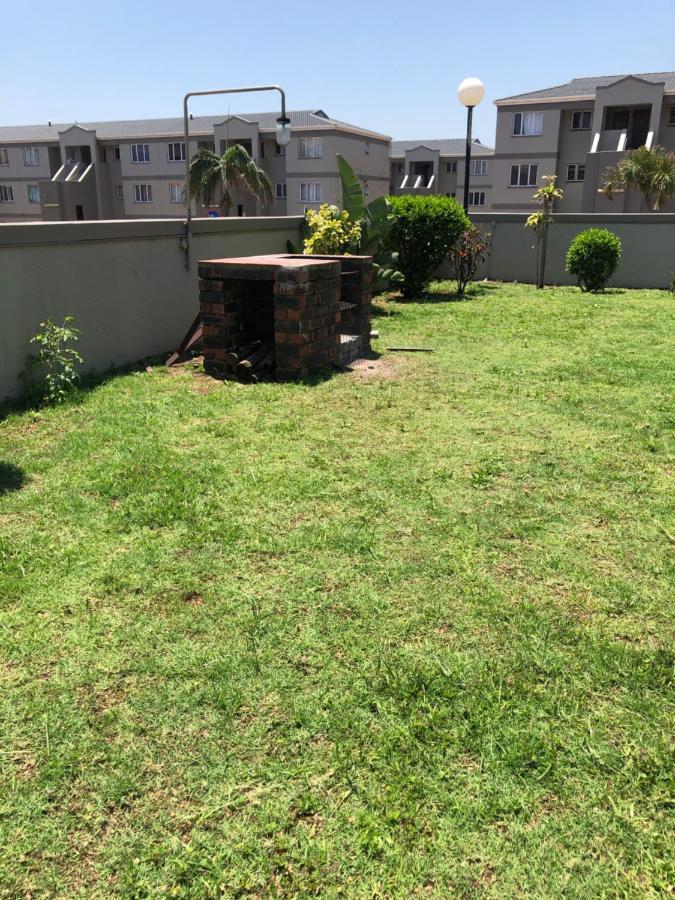 Summer Sands - Durban North Beach Accommodation Екстериор снимка